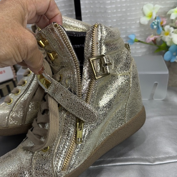 (R5)Steve Madden Gold Huston Vinta High-Top Wedge Sneakers with Metallic Studs,8 - Picture 4 of 11